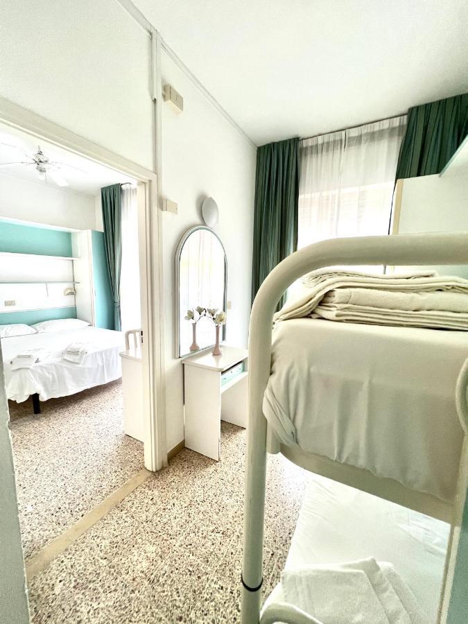 Hôtel Alta Marea à Milano Marittima Extérieur photo